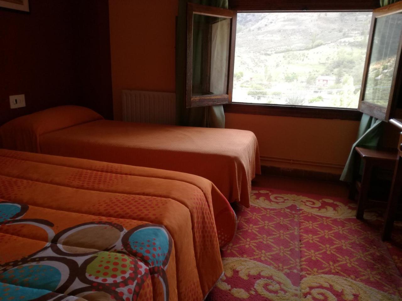 Hostal Del Tajo Peralejos de las Truchas Exteriér fotografie
